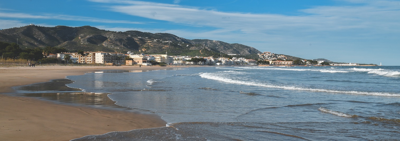 Alcossebre revalida sus cuatro banderas azules para las playas de Cargador, Romana, Moro y Manyetes 